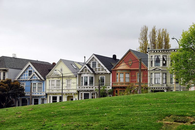 File:Duboce Park houses 2394601711 30c065aea0 b.jpg