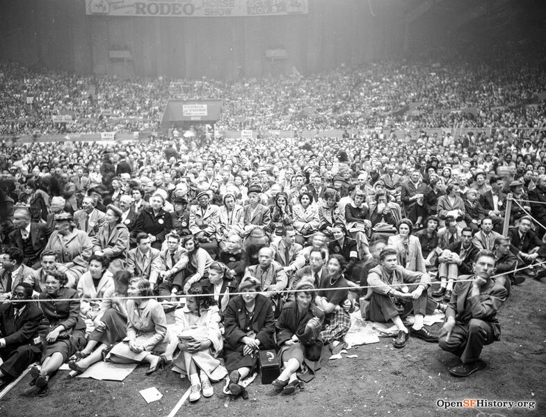 File:Adlai Stevenson rally; crowd at Cow Palace Oct 15 1952 wnp28.2463.jpg