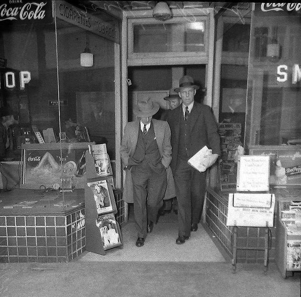 File:Bookies-arrested-at-441-Eddy 6349.jpg