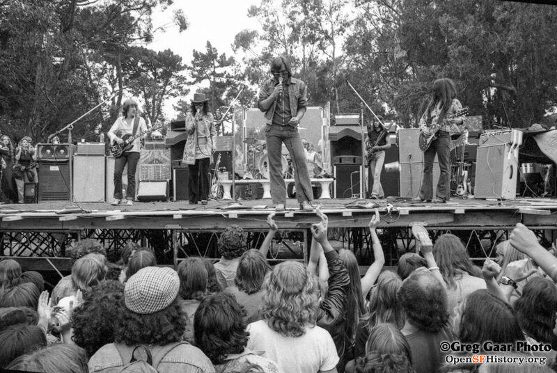 File:Jefferson Starship, Golden Gate Park, Lindley Meadow Marty Balin singing May 30 1975 wnp73.0662.jpg