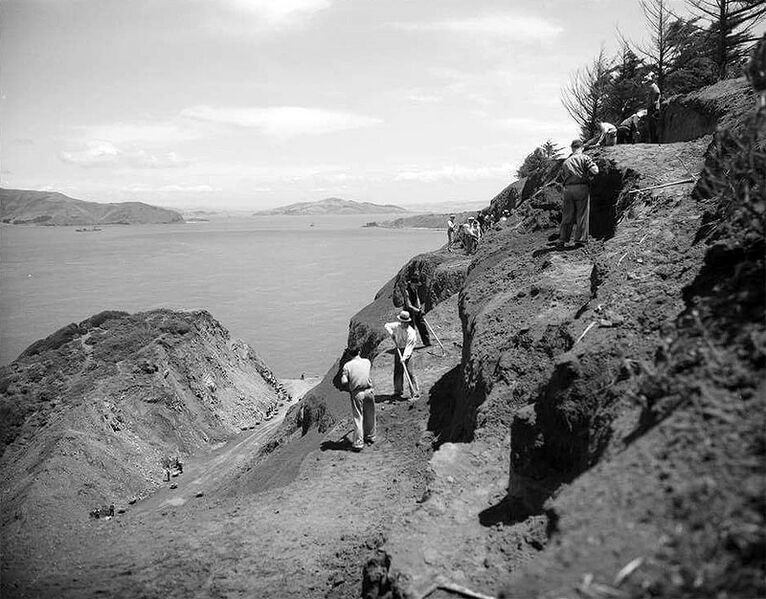 File:Shoveling-at-Lands-End-pre-GG-Bridge.jpg