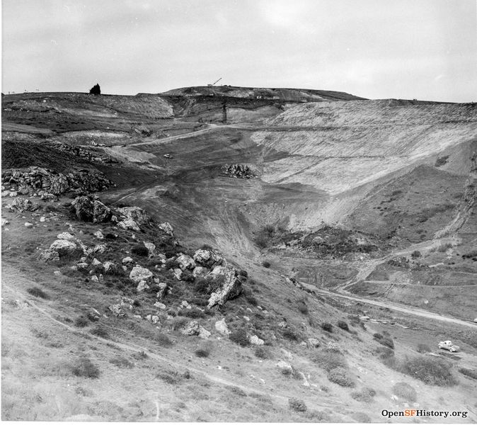 File:Glen Canyon 1961 Diamond Heights development underway wnp27.2880.jpg