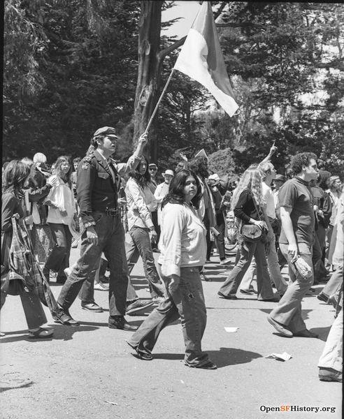 File:People marching through the Panhandle, Anti Vietnam War March from the Golden Gate Park Panhandle to Kezar Stadium. wnp28.3211.jpg