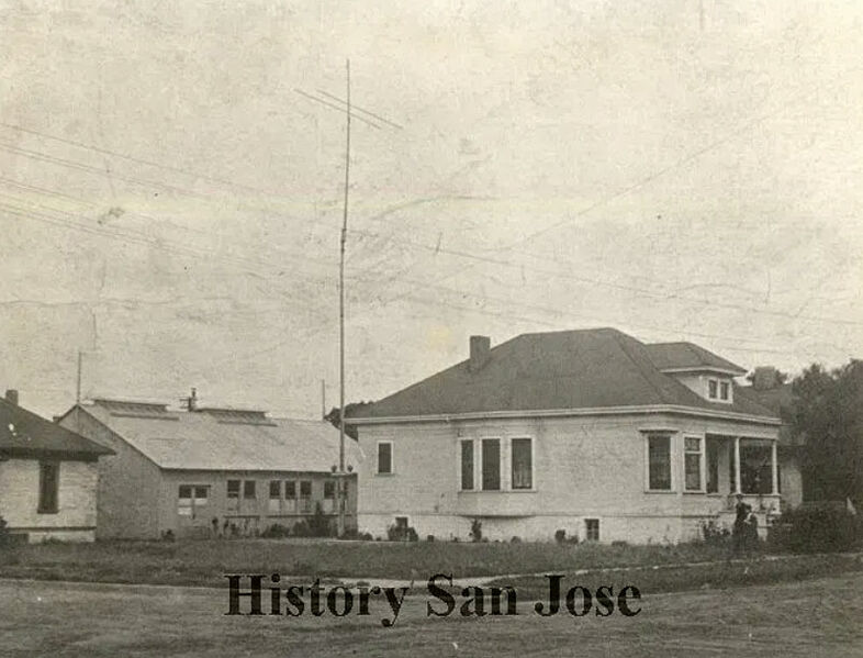 File:Federal-Telegraphs-first-location-at-913-Emerson,-Palo-Alto Perham-Collection-of-Early-Electronics,-History-San-Jose,-2003-37-81.jpg