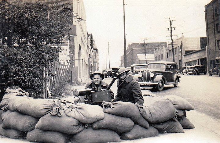 Two machine gunners on waterfront 1934 from Ernie Manzo Jr FB.jpg