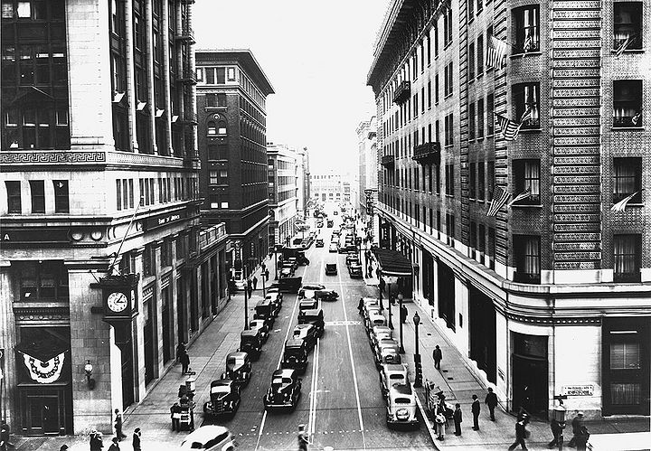 New-Montgomery-south-at-Market-Nov-10-1936.jpg