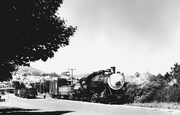 Sp-railroad-south-of-Bernal-cut-nd.jpg