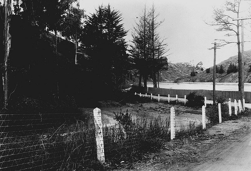 File:Clarendon-north-nr-Laguna-Honda-8th-Ave-houses-in-distance-Feb-21-1919-SFDPW 72dpi.jpg