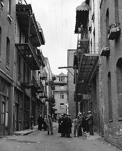 File:Chinatown-alley-1950s-courtesy-Jimmie-Shein.jpg