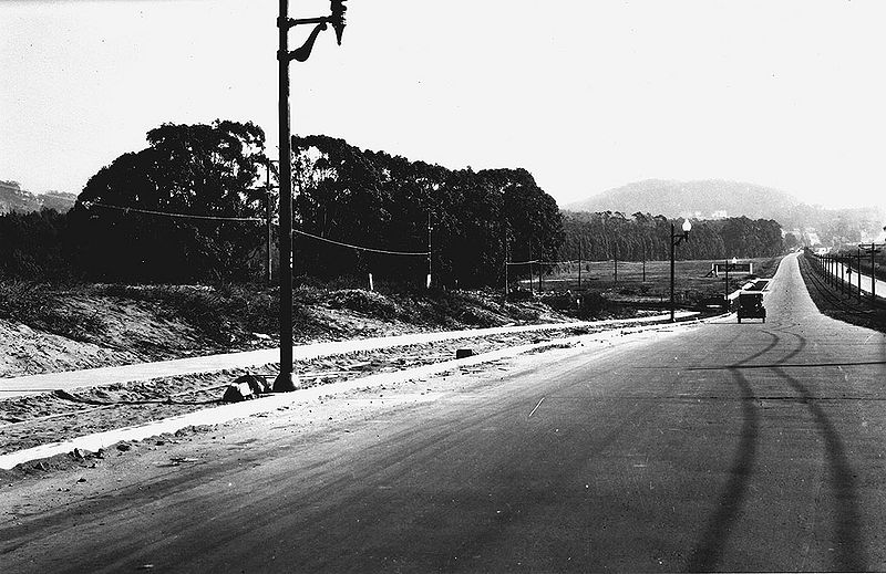 File:Sloat-Blvd-east-near-Everglade-Dr-Mt-Davidson-and-Stern-Grove-ahead-Nov-1-1927-SFPL.jpg