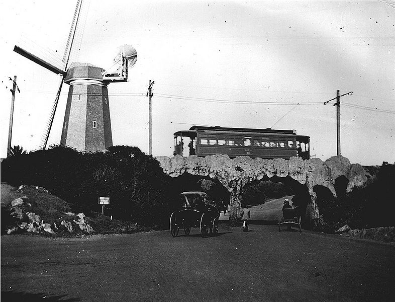 File:Windmill-streetcar-and-horse-drawn-carriages-at-ocean-end-of-GG-Park-c-1910.jpg