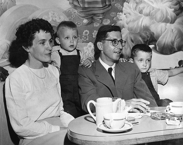 File:Powell-family-at-restaurant-table 1905.jpg