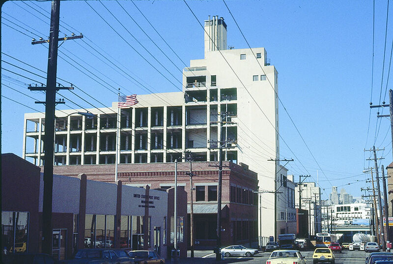 File:Hamm's-Brewery-under-renovation-at-Bryant-Street-at-15th-Street---1985.jpg