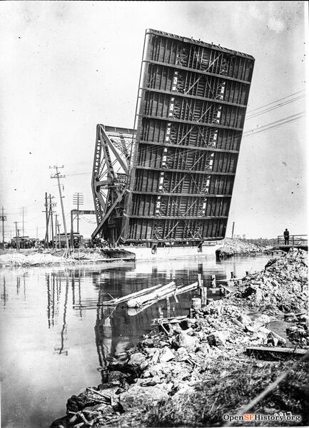 File:Islais Creek lift bridge at 3rd Street-- Drawbridge up. Looking East-- Islais dpwbook14 dpw2817 Oct 27 1915 opensfhistory wnp36.01046.jpg