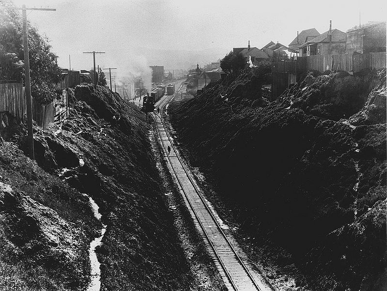 File:SPRR-in-Bernal-Cut-SW-from-Richland-Miguel-overpass-April-5-1922-SFDPW.jpg