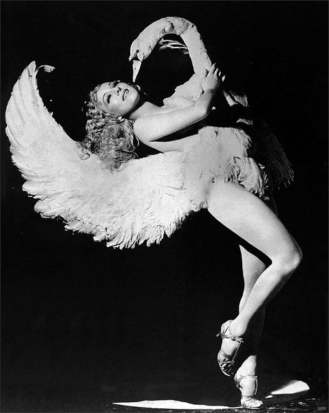 File:Sally Rand 30s 40s burlesque dancer 2 gippo.jpg