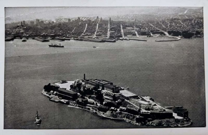 File:Alcatraz aerial 1930s.jpg