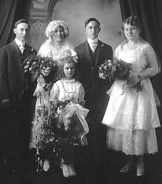 File:1918-Elsie-Milton--wedding.jpg
