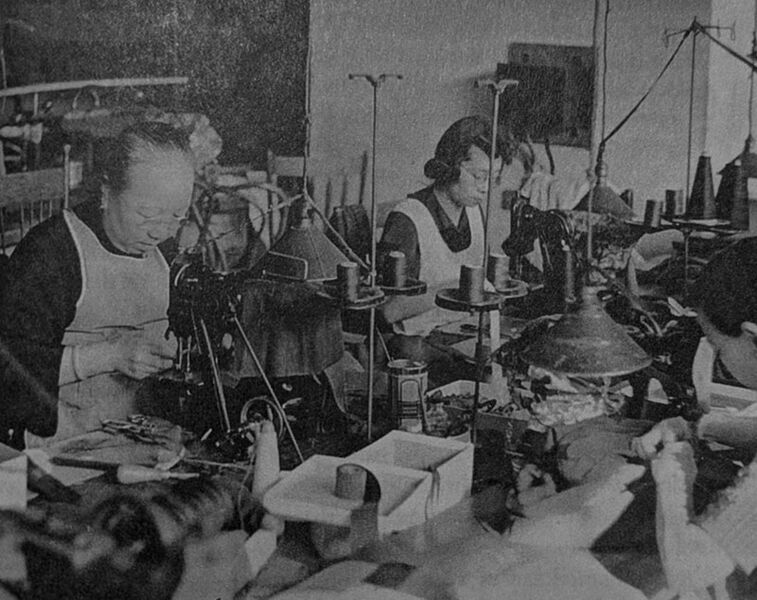File:Garment-workers-in-Chinatown-c-1930- Labor-Archives.jpg