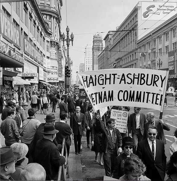 File:Anti-vientam-war-march-market-street-c-1965-Claudio-Beagerie-Photographs-(SFP-164).jpg