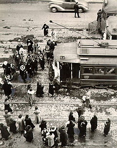 Market st pedestrians 1937 AAB-6406.jpg